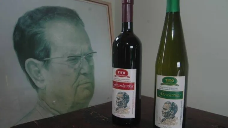 Glava&scaron; izbrisao fotografije s Hitlerom pa provocira fotografijom vina s Titom