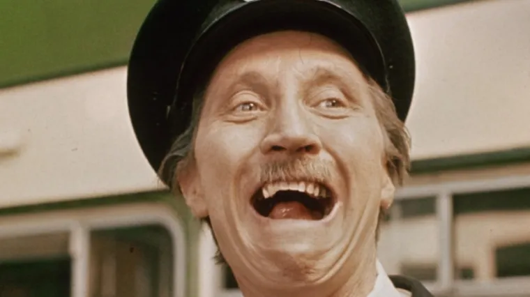 Preminuo velikan britanskog humora, zvijezda legendarne serije 'U autobusu'