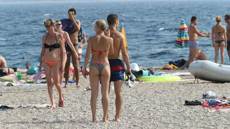 Zlatni rat pod opsadom turista: pogledajte kako se uživa na najpoznatijoj hrvatskoj plaži