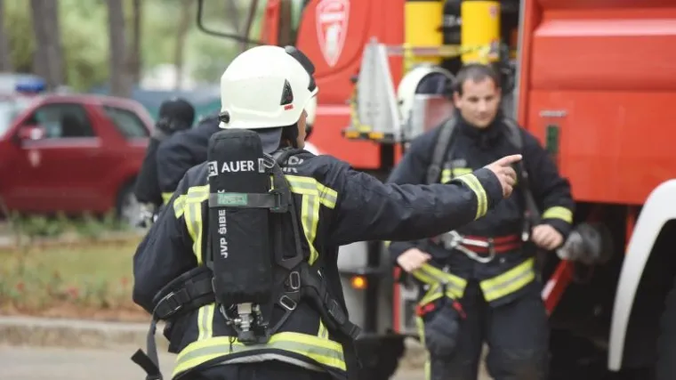 Vatra zahvatila prostorije hotela Park, prekinuti svatovi