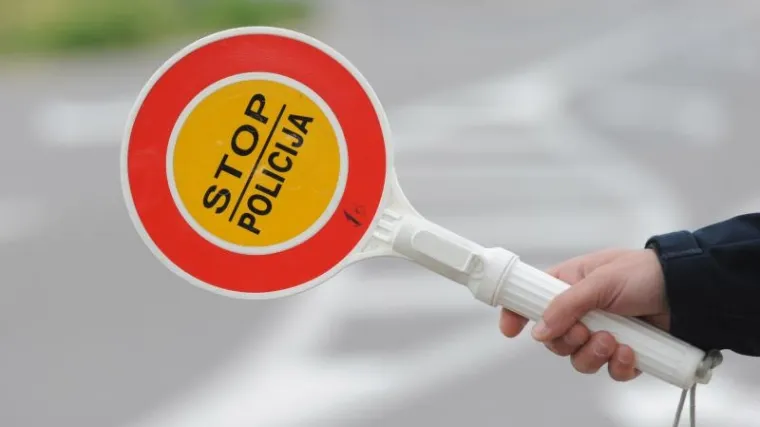 Potjera u Poreču: drogiran i pijan bježao pred policijom i vozio u suprotnom smjeru