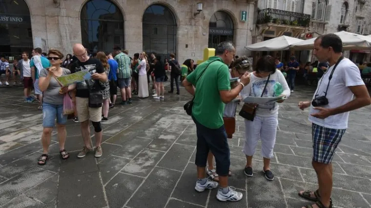 Velika Gospa označila prekretnicu vremenskih prilika: &scaron;to rade turisti kada nema sunca?