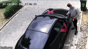 Mislite da su ljubomorne žene opasne? Pogledajte onda ovog jadnika na djelu...