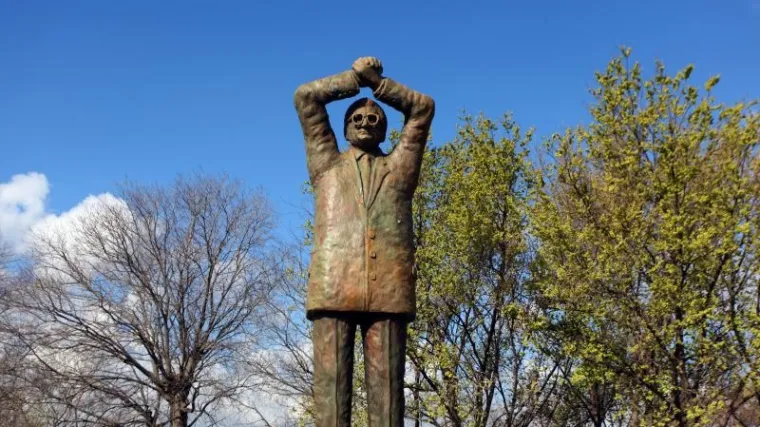 Tko bira ove užasne spomenike prvom hrvatskom predsjedniku?