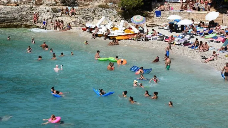 Na plažama od Pule do Poreča se pojavile toksične alge, kupači - pripazite!