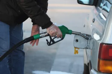 Već peti tjedan pojeftinjuje eurosuper, autoplinu cijena raste