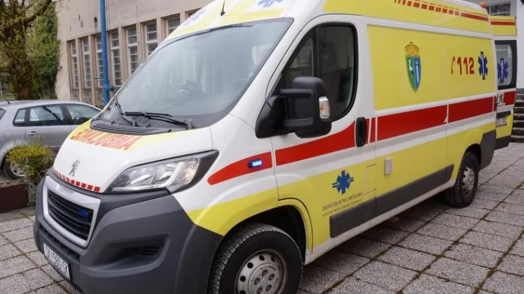 Spašavali dvojicu radnika koje je zatrpao građevinski materijal