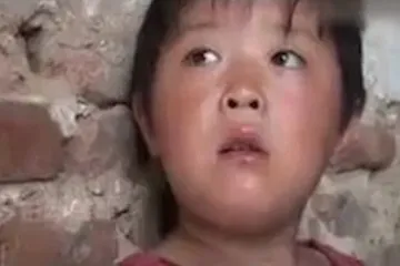 Dječak prosio za bolesnog oca, on pobjegao s novom ženom i uzeo novac!