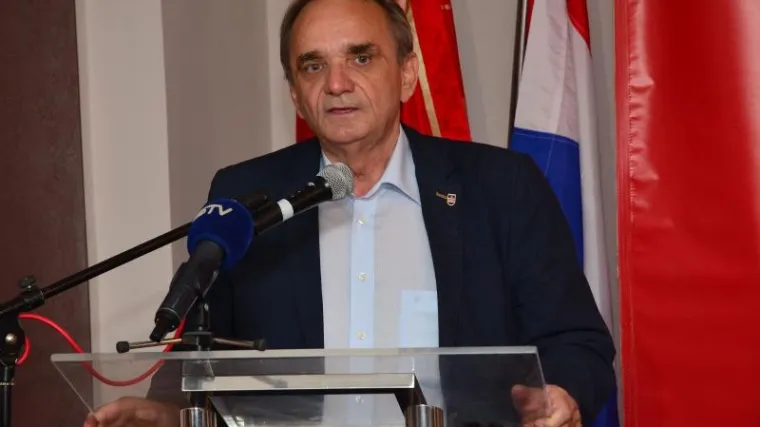 Nikome ne bi trebala smetati dvojezičnost