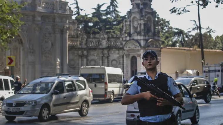 Dan nakon pucnjave ispred premijerova ureda, istanbulska policija provela akciju protiv krajnje ljevice