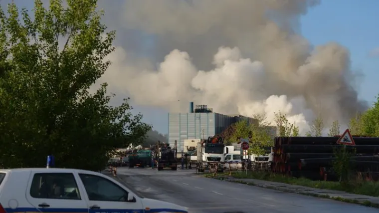 Manji požar izbio u postrojenju CIOS grupe, gorjela je plastika