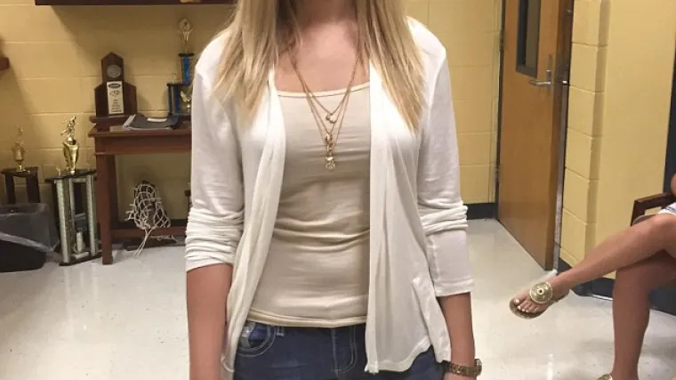 Posramili učenicu i poslali je doma jer njezina majica 'provocira dječake'