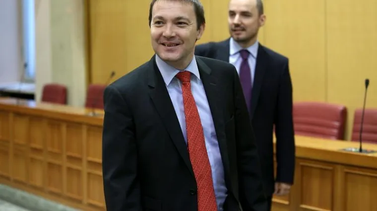 Maras ju je samo provocirao, al' nek' si zbroji kakve su joj &scaron;anse na izborima