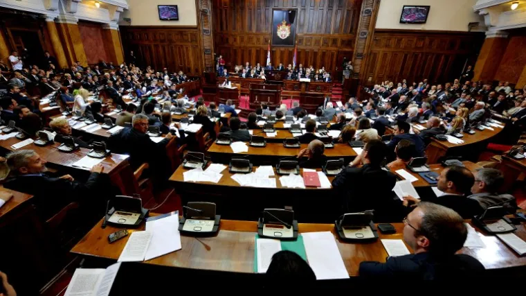 Srpski zastupnici mogu slobodno gledati porniće u Skup&scaron;tini