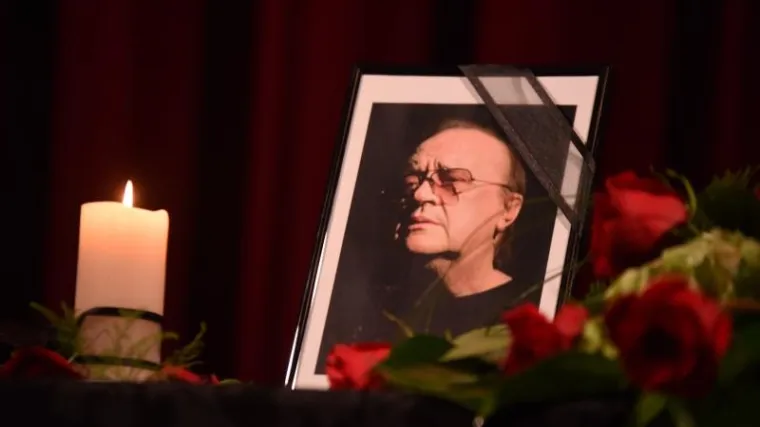 U &scaron;ibenskom HNK-u održana komemoracija za Arsena Dedića, klapa mu zapjevala 'Odlazak'