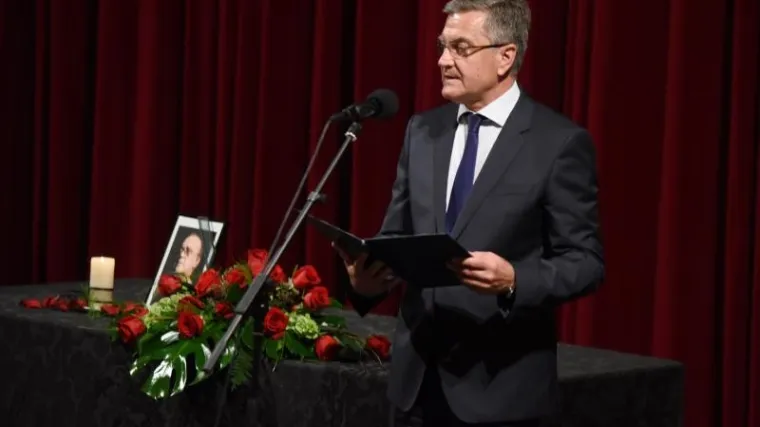 Arsena prijetlji ispratili pjesmom 'Odlazak'