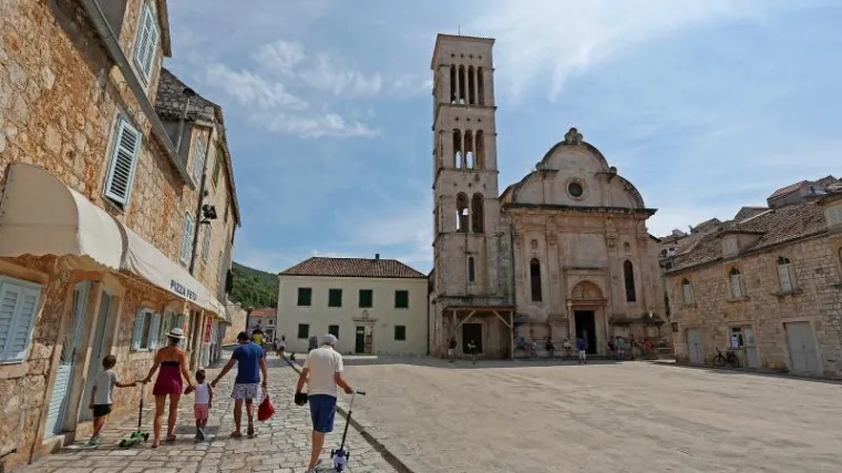 Pijani Australci hodali po krovu katedrale i zvonili crkvenim zvonom
