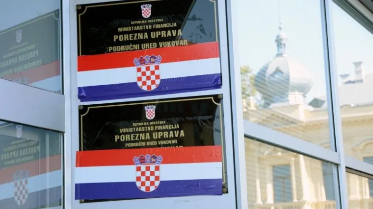 Dvojezične ploče postavljene su u Vojniću i Vrbovskom