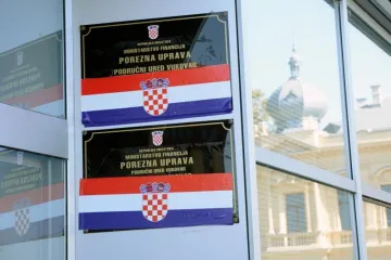 Dvojezične ploče postavljene su u Vojniću i Vrbovskom