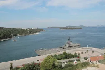 Ratni brodovi u dubrovačkoj luci Gruž