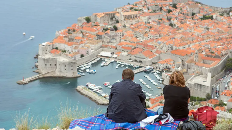 Turistička sezona u Dubrovniku obara sve rekorde: nema mjesta ni za popiti kavu!