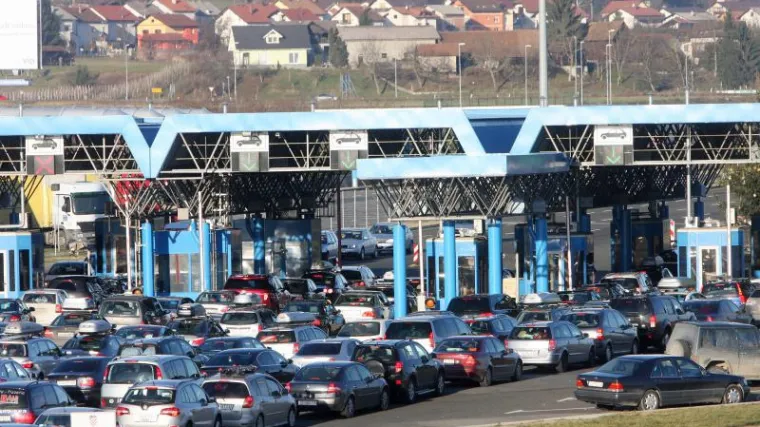 Ogromne gužve na granicama: na prijelaz iz Srbije u Hrvatsku čeka se po četiri sata!