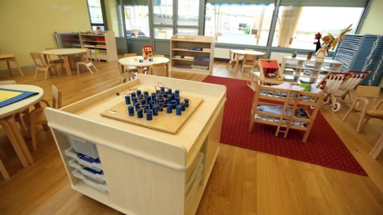 "Mi im punimo proračun, a oni prednost daju strancima"