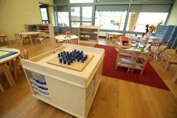 "Mi im punimo proračun, a oni prednost daju strancima"