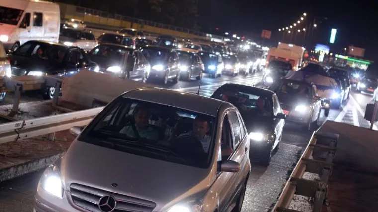 Prometne nesreće otežavaju promet, vozi se u kolonama