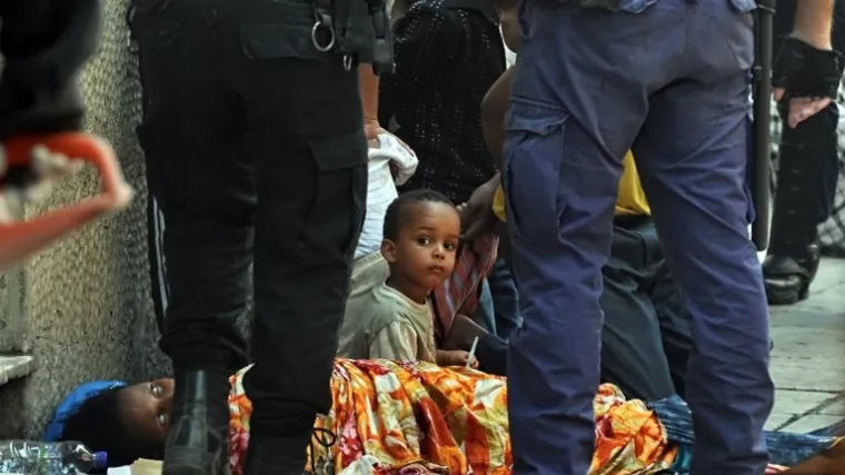 U masovnoj tučnjavi migranta jedan izboden nožem