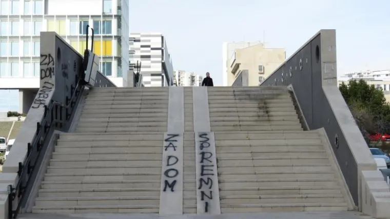 Traže od Grabar-Kitarović i Karamarka da uvedu ustaški pozdrav 'Za dom spremni' u vojsku