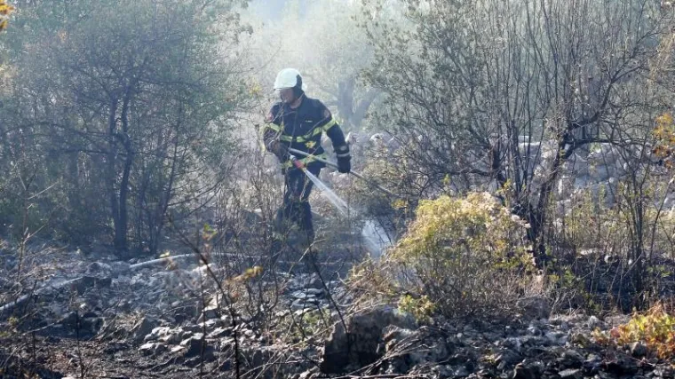 Polila benzinom i zapalila biv&scaron;eg dečka i njegovu novu curu