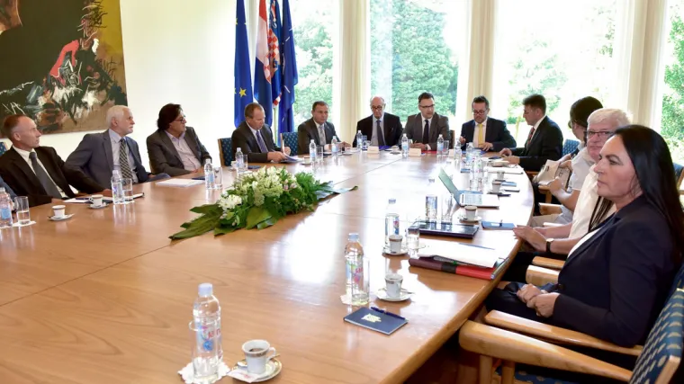 Na Pantovčaku se sastalo Vijeće za gospodarska pitanja: guverner HNB-a govorio o problemu '&scaron;vicarca'