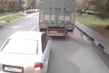 Evo zašto nije pametno pokazati srednji prst kamiondžiji