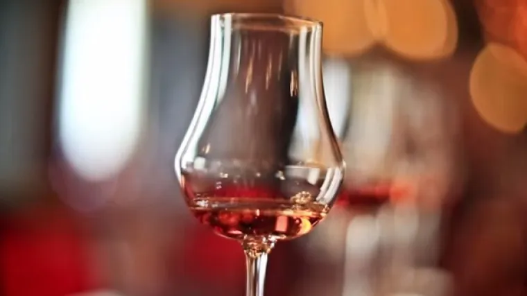 Zabranili joj uno&scaron;enje alkohola u avion, pa je popila cijelu bocu na ulazu