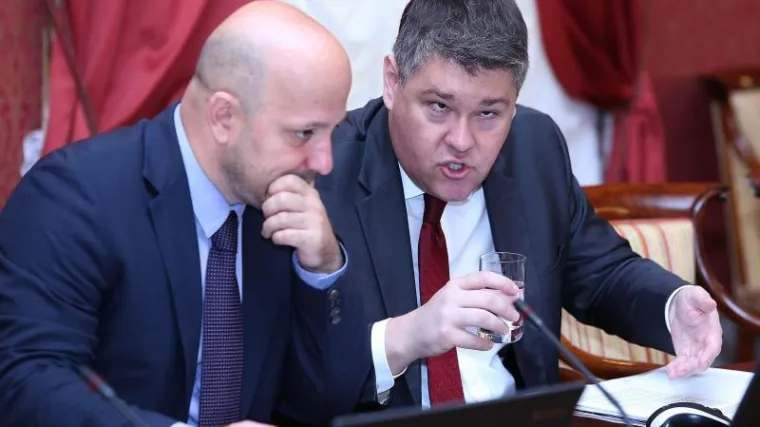 "Banke su uzele bonuse i otišle, a građane pustile da grcaju u dugovima"