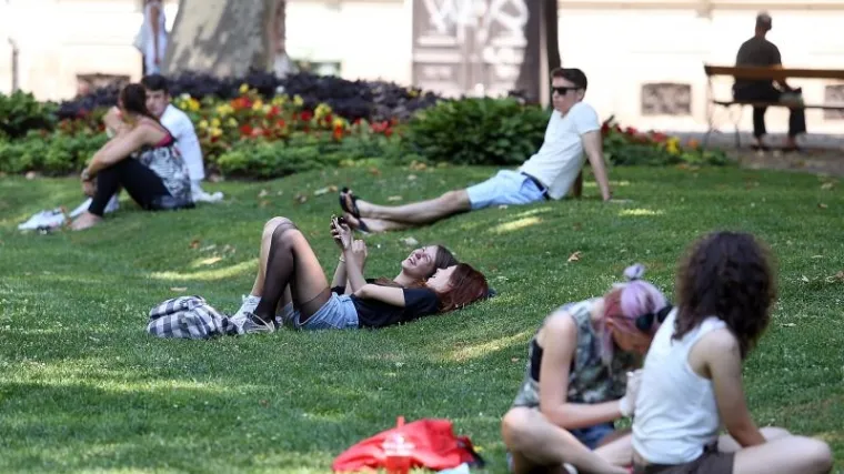 Danas pretežno sunčano: moguć pokoji pljusak, dnevna temperatura do 33 stupnja