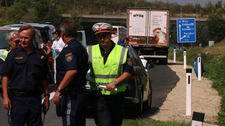 U kamionu na autocesti u Gradi&scaron;ću prona&scaron;li 50 mrtvih izbjeglica, Merkel: 'Ovo nam je upozorenje!'