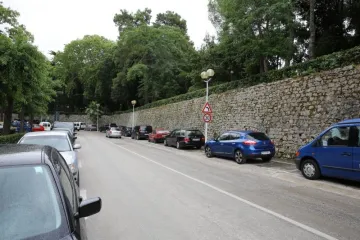 Mladić pao sa zidina u Zadru i slomio nogu