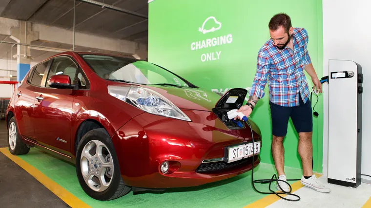 Prvi shopping centar s punionicom za električne automobile