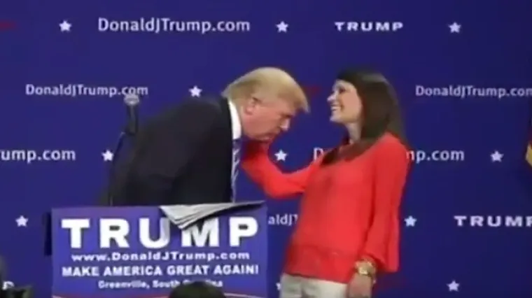 Želio dokazati da ne nosi tupe: upoznajte ženu koja je imala čast dotaknuti Trumpovu kosu