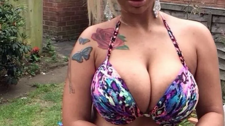 Mama ponosna na kćer koja se skida za novac i plaća povećanje sisa za nju i sebe