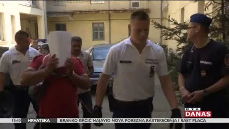 Četiri osobe osumnjičene za smrt 71 izbjeglice dovedene pred sud