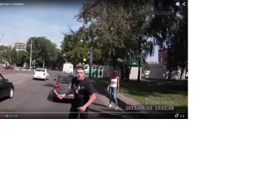 Izjurio iz automobila, psovao, potegao sjekiru i na kraju zapucao