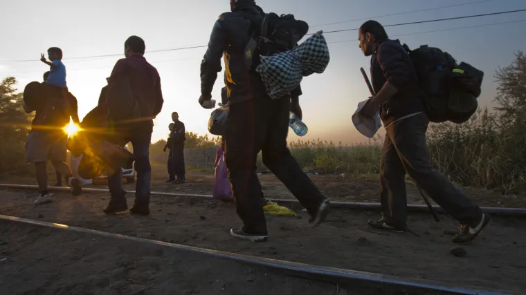 Tisuće izbjeglica pre&scaron;lo granicu unatoč bodljikavoj žici, Francuska: 'Mađarska se pona&scaron;a skandalozno'