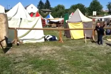 Pogledajte kako Gordan Maras gađa jabuke sjekirom
