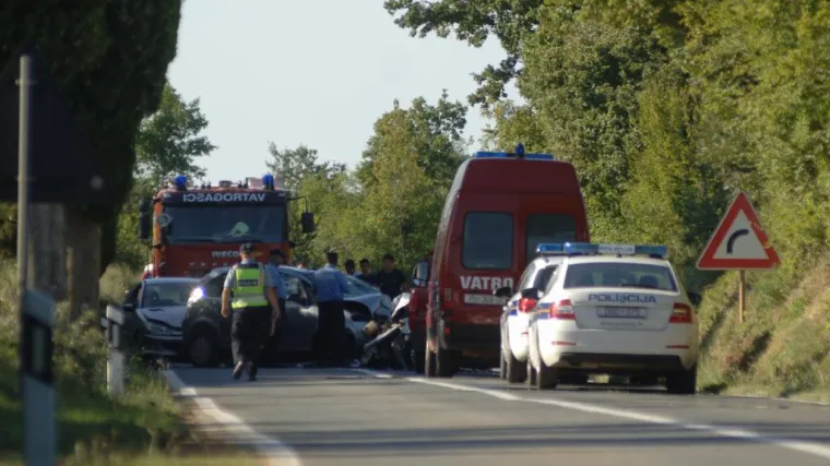 Te&scaron;ka prometna nesreća: u sudaru triju automobila poginuo vozač