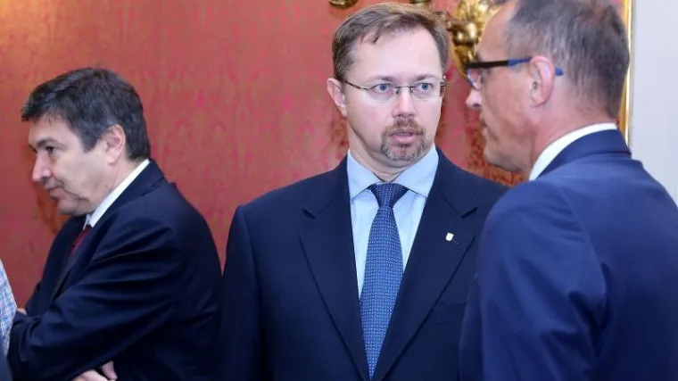 Vlada trojicu ministara časti sa 700 tisuća kuna