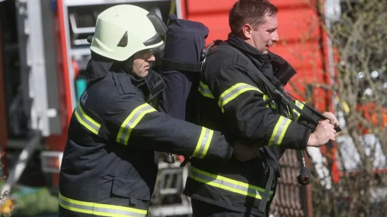U tvrtki Adriachem u Ka&scaron;tel Sućurcu buknuo požar: uga&scaron;en brzom intervencijom