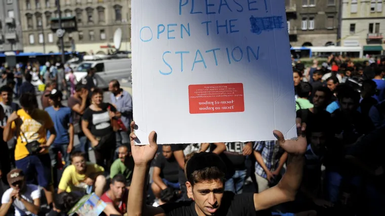 'U Budimpe&scaron;ti se događa rasna segregacija, mene i snimatelja su bez problema pustili u kolodvor!'